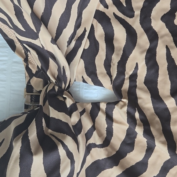 NWT*J CREW Front-twist one-piece in zebra stripe womens size 22 style# BK543 - Picture 4 of 13